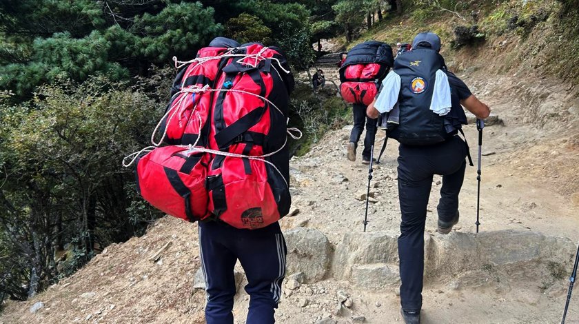 trekking Porter in Nepal