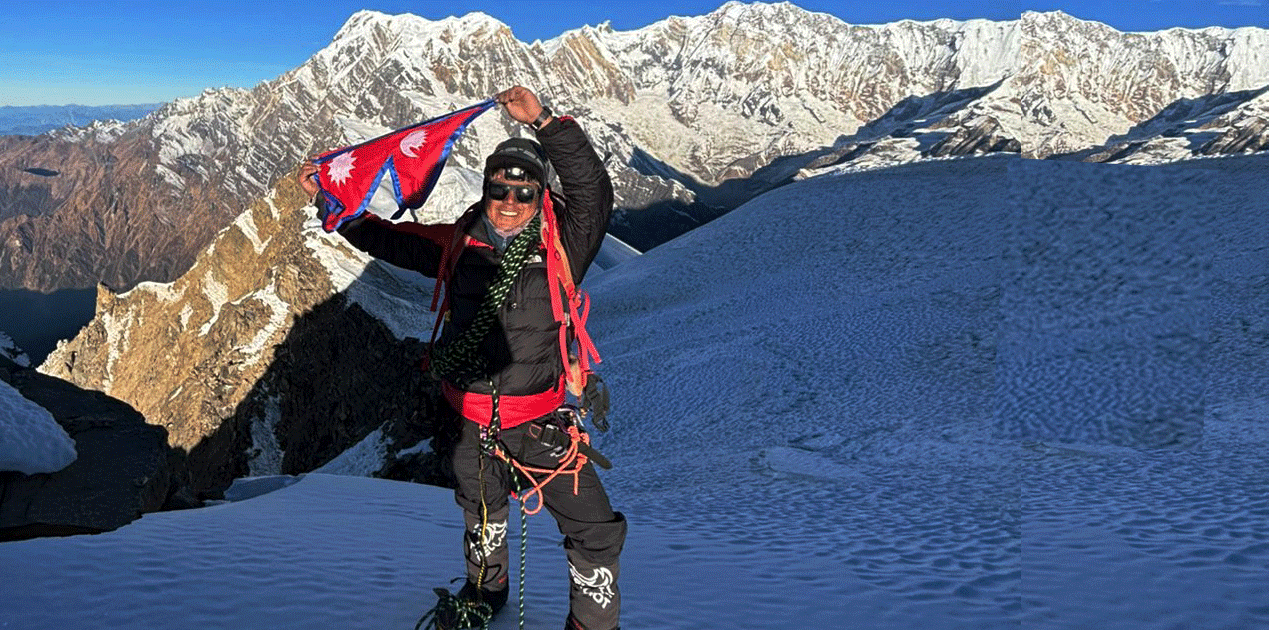 Mardi Himal peak summit